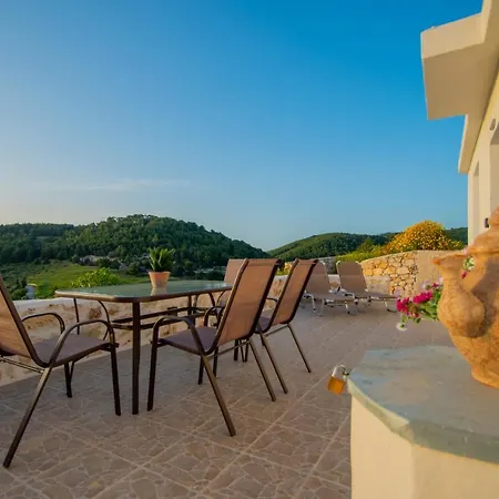 Villa Iliovasilema House *